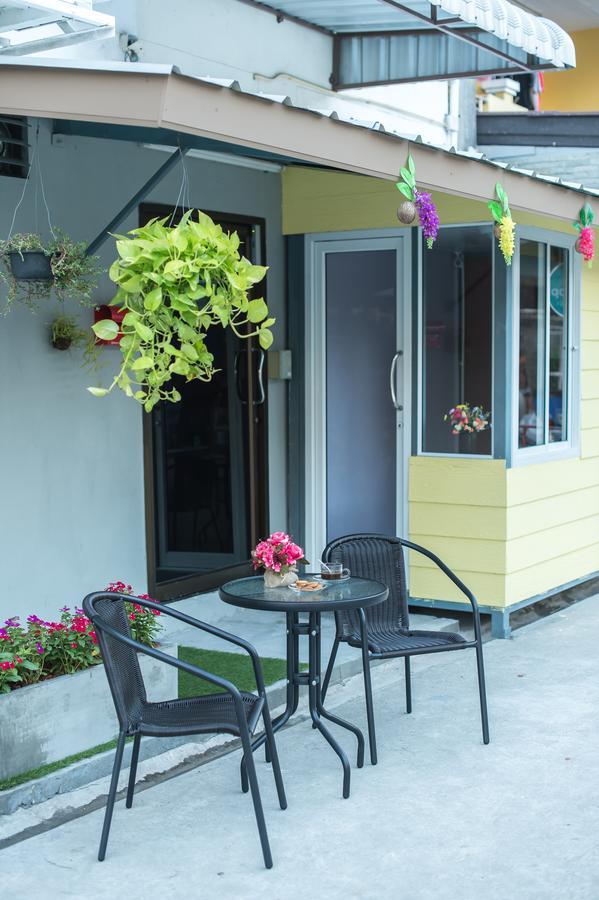 Full stop. Hostel Patong Exterior foto